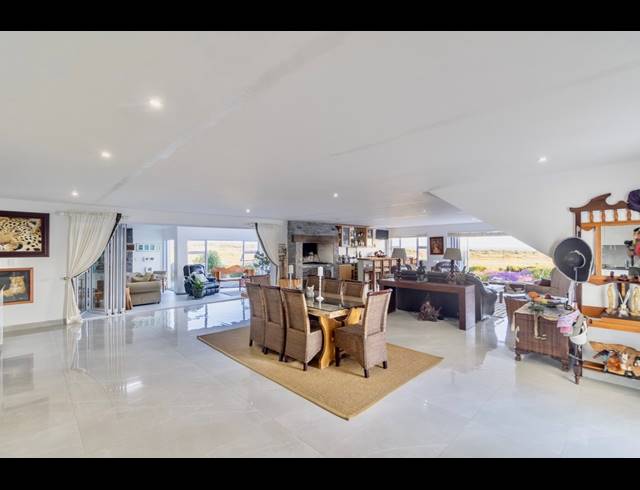 4 BEDROOM HOUSE FOR SALE IN GROTTO BAY